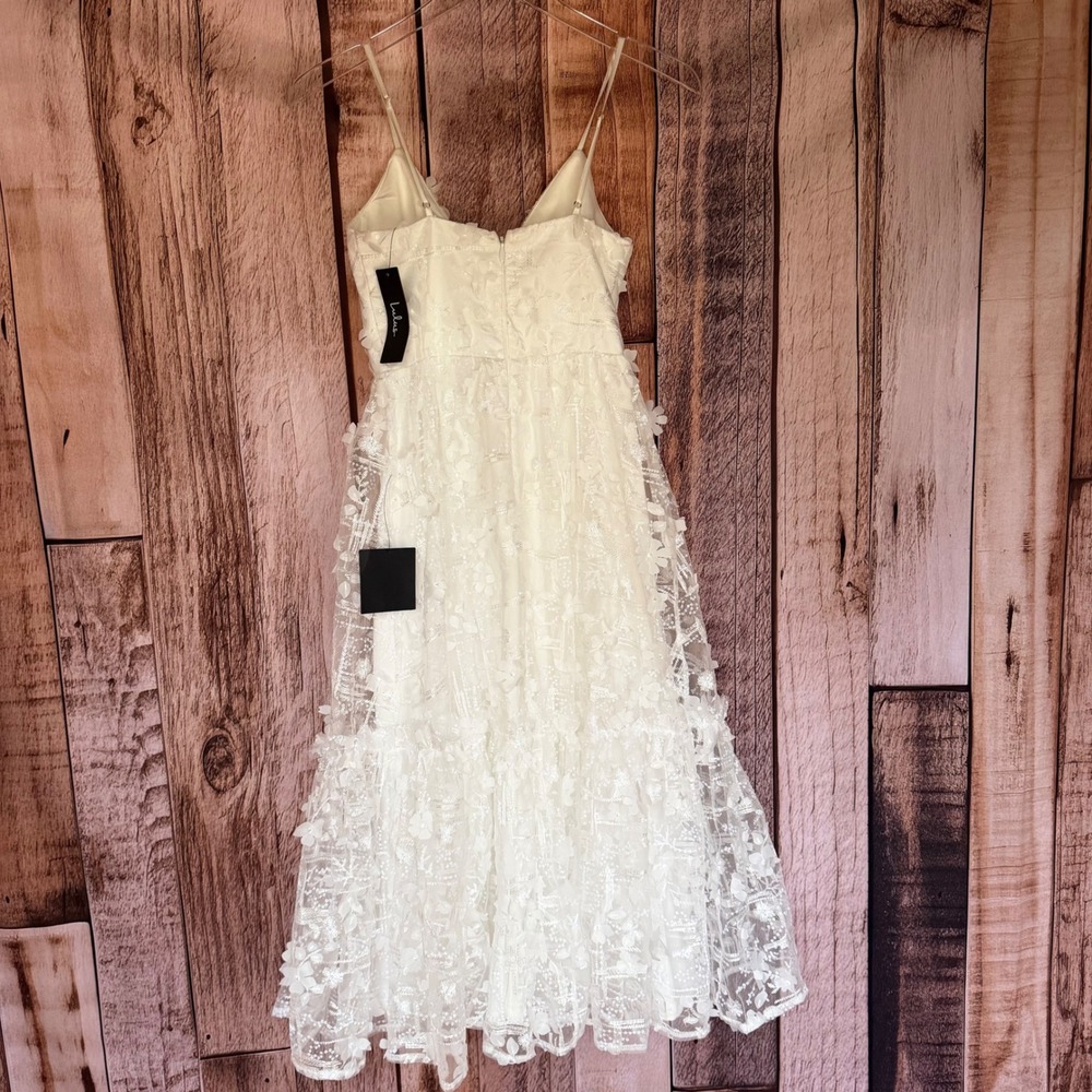 Lulus Dress White Lace Appliqué Fit & Flare Midi 3D Floral Romantic XS NWT - Picture 2 of 9